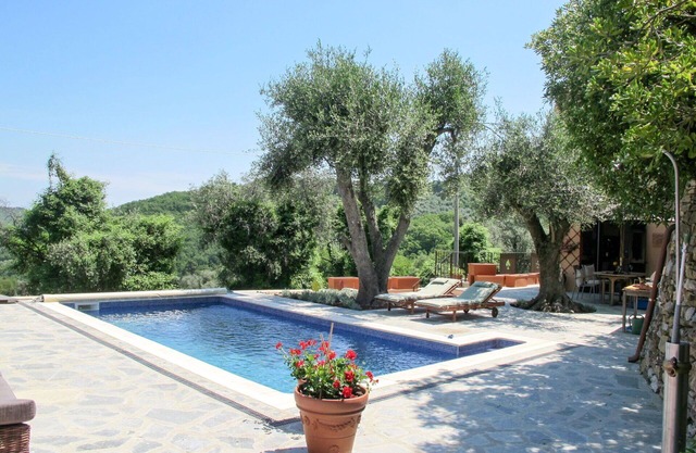 Beautiful private villa for 4 guests with private pool, A/C, TV, patio and panoramic view