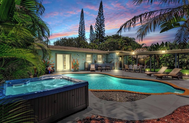 BEAUTIFUL PRIVATE RESORT 7 bedrooms 5 baths pool house