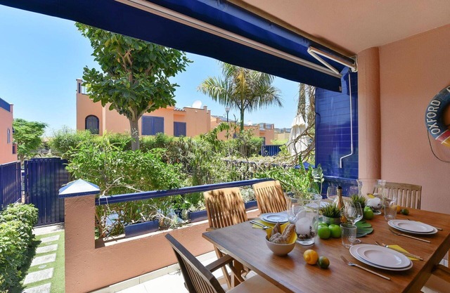 Beautiful private villa for 6 guests with WIFI, pool, A/C, TV and patio