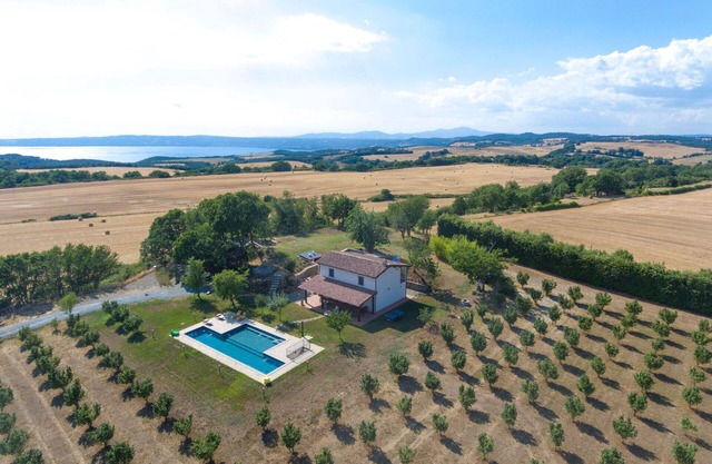 Beautiful private villa with private pool, A/C, WIFI, TV, patio, pets allowed and panoramic view