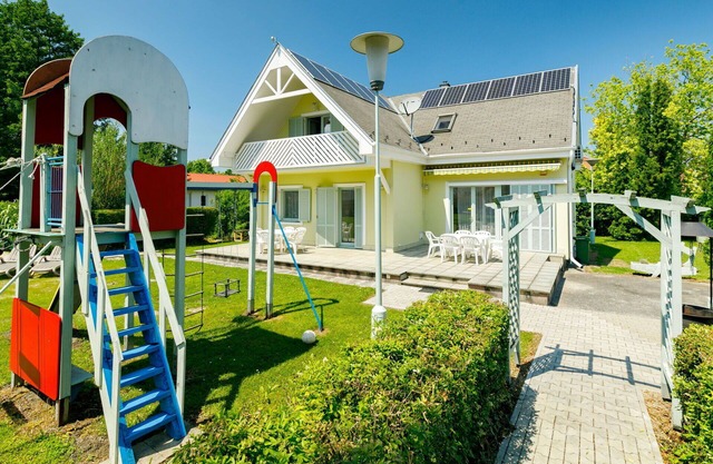 Beautiful private villa for 12 guests with WIFI, A/C, private pool, TV and terrace