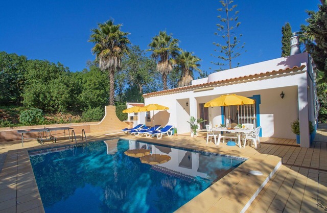 Beautiful private villa for 4 people with private pool, A/C, WIFI, TV and patio