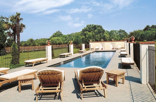 Beautiful private villa for 16 guests with private pool, WIFI, TV, patio and pets allowed