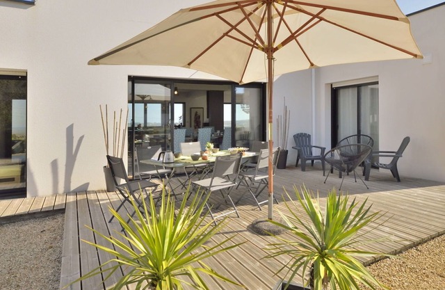 Beautiful private villa for 6 guests with WIFI, TV, terrace and parking