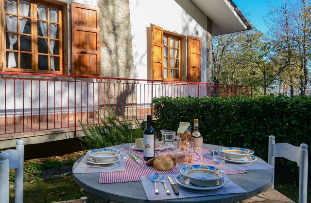 Beautiful private villa for 8 people with WIFI, TV, patio and pets allowed