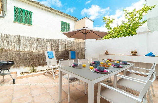 Beautiful private villa for 6 people with A/C, WIFI, TV and patio