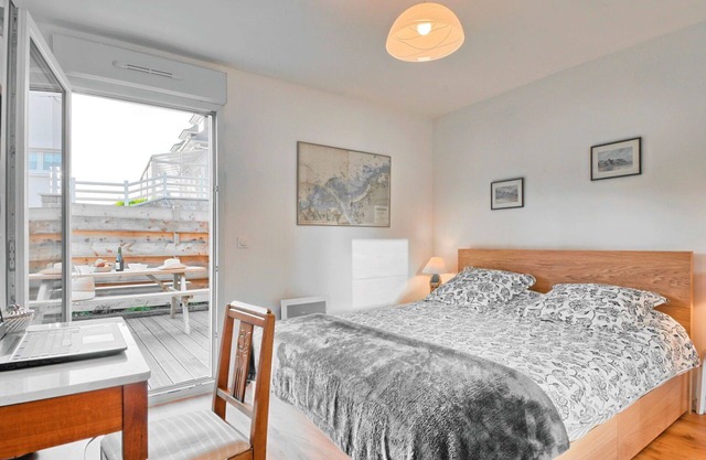 Beautiful private villa for 4 guests with WIFI, A/C, TV and terrace