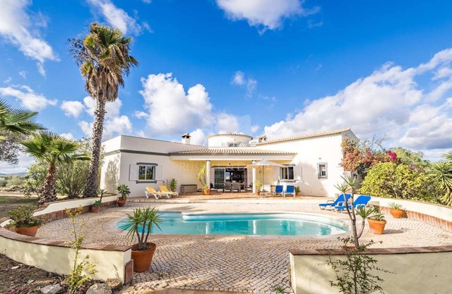 Beautiful private villa for 1-6 people on a large estate with swimming pool.