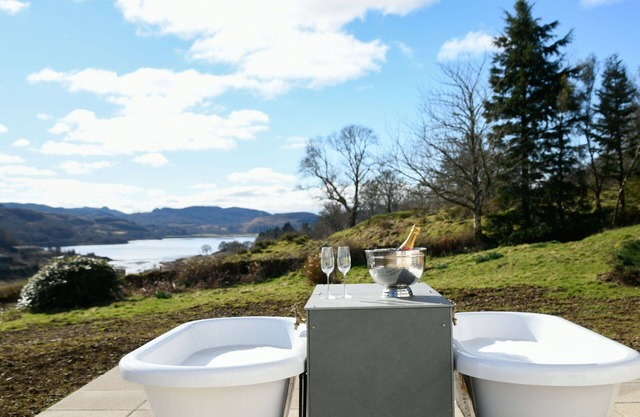 Beautiful private villa for 10 guests with hot tub, WIFI, TV, patio, pets allowed and panoramic .