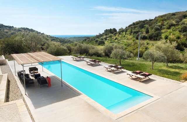 Beautiful private villa for 9 guests with WIFI, A/C, private pool, TV, terrace and panoramic view