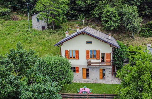 Beautiful private villa for 6 guests with TV, terrace and pets allowed