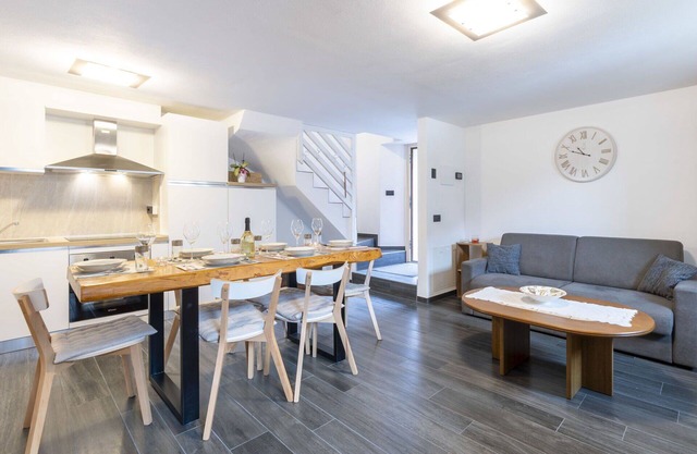 Beautiful private villa for 6 guests with WIFI, TV, patio and pets allowed