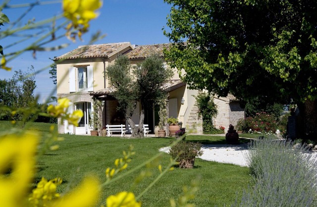 Beautiful private villa with private pool, WIFI, A/C, TV, veranda, parking, close to Porto Recanati