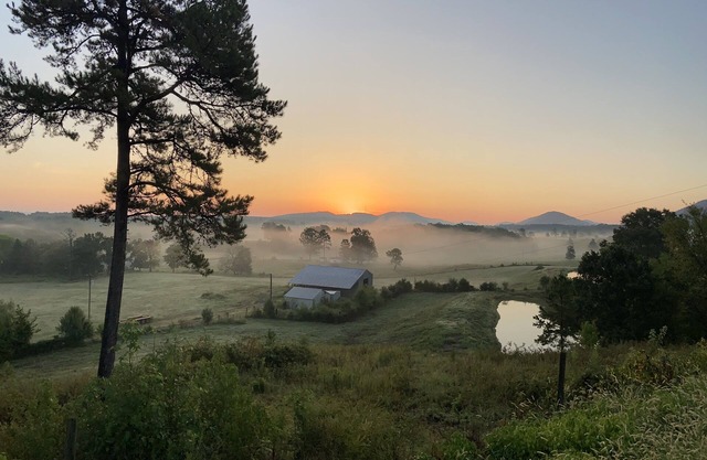 Beautiful Renovated Home-Mena Mountain View-UTV Trails-CMA-MTB-Kayak & Much More