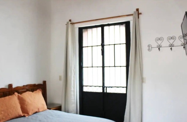 Beautiful room Rubí with balcony TAXCOMAGICO