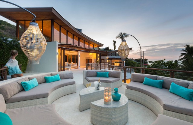 BEAUTIFUL SEAVIEW 4 BEDROOM VILLA WITH LARGE POOL