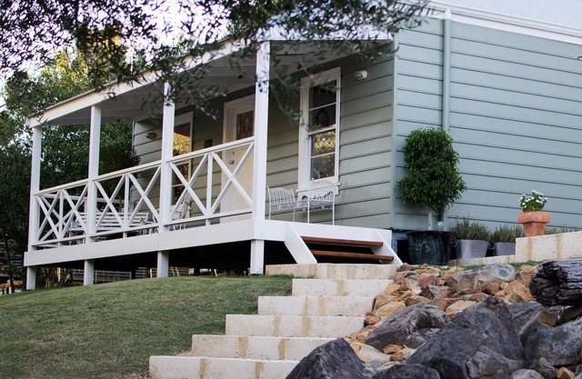 Beautiful self contained cottages nestled in the picturesque Helena Valley.