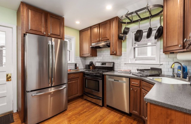 Beautiful St. Louis Home with Full Size Game room!