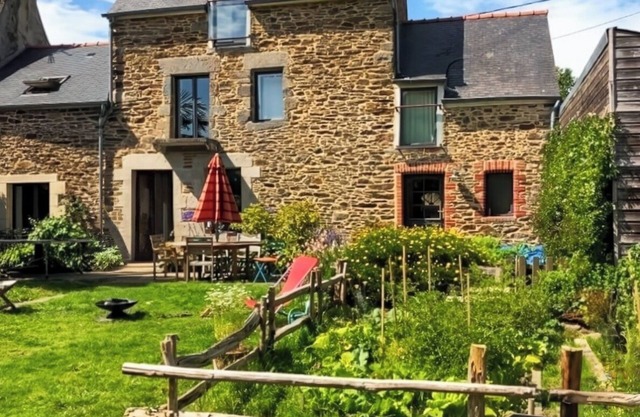 Beautiful stone farmhouse, renovated, all comfort between Land, Sea and Rance