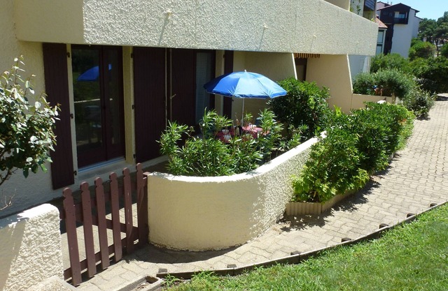 BEAUTIFUL T3 ON GROUND FLOOR, A100 M BEACHES AND SHOPS IN SEIGNOSSE LE PENON