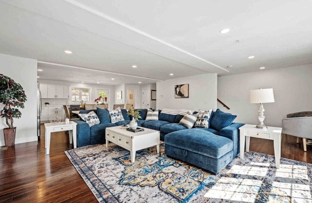 Beautiful Three Bedroom Luxury Townhouse