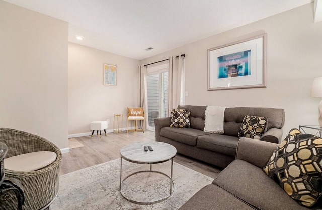 Beautiful Townhome near KU and downtown