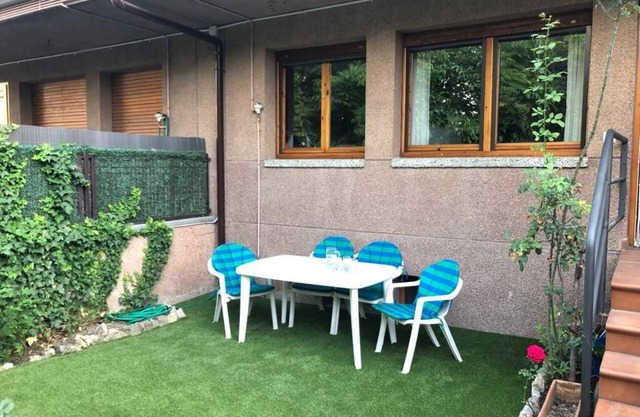 Beautiful townhouse with garden and cellar with fireplace.