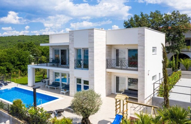 Beautiful Vila Zarra with pool in Otok Krk