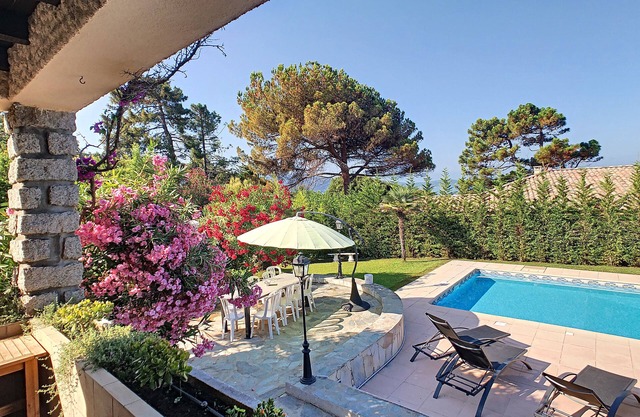 BEAUTIFUL VILLA BY THE SEA PRIVATE POOL