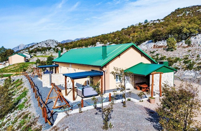 Beautiful villa for 4 guests with A/C, WIFI and terrace