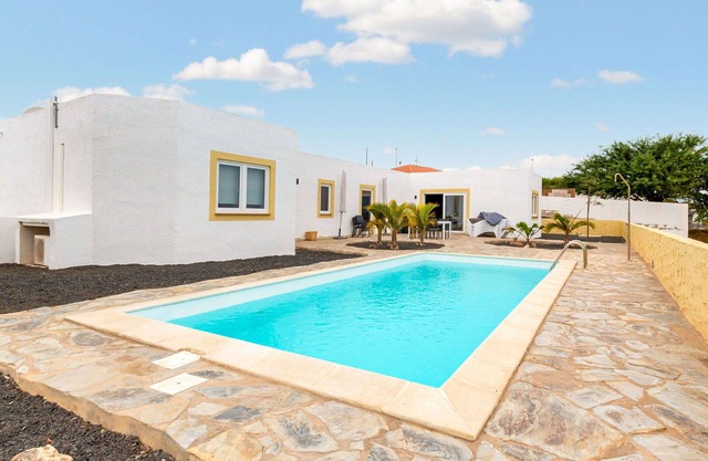 Beautiful villa for 6 guests with private pool, WIFI, TV and terrace