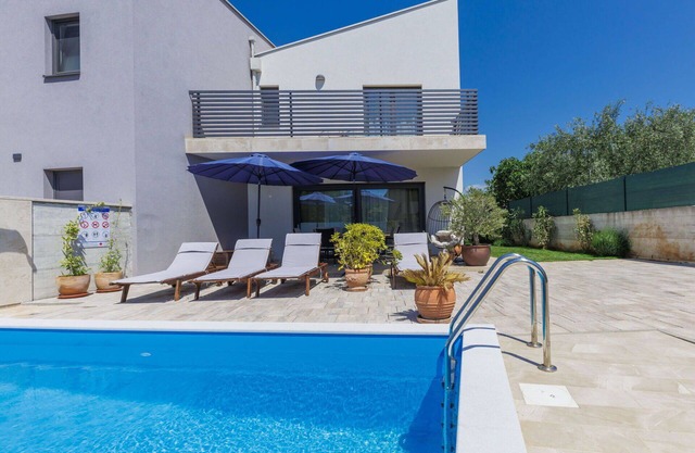 Beautiful villa for 6 people with A/C, private pool, WIFI, TV, terrace and pets allowed