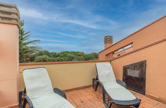 Beautiful villa for 6 guests with A/C, TV, terrace and pets allowed