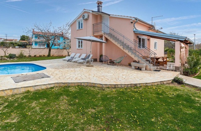 Beautiful villa for up to 6 persons with private pool and garden