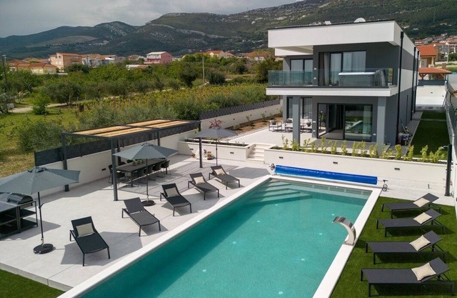 Beautiful villa in Kastel Stari, great for families