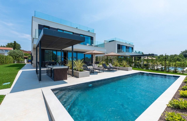 Beautiful Villa Parenzo I with jacuzzi in Porec