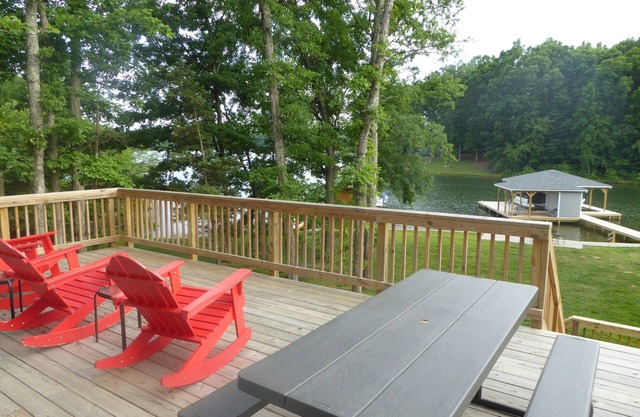 Beautiful Waterfront Home On Lake Anna