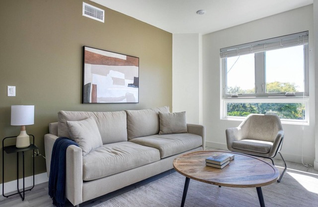 Beautiful West LA 1BR w/Rooftop & Gym, nr Restaurants, by Blueground