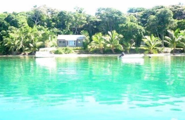 Beautifully located Pacific holiday home water right at the front door
