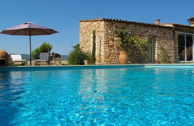 Beautifully renovated vacation apartment with private pool near Roussillon - 223ROU