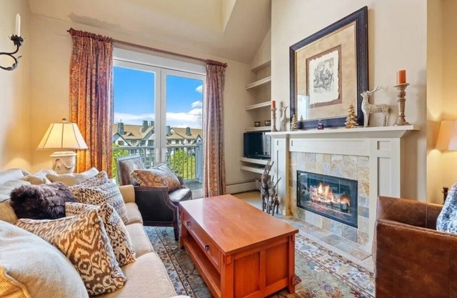 Beautifully renovated 2 bedroom condo in Stratton VT - walk to Village/Lifts!