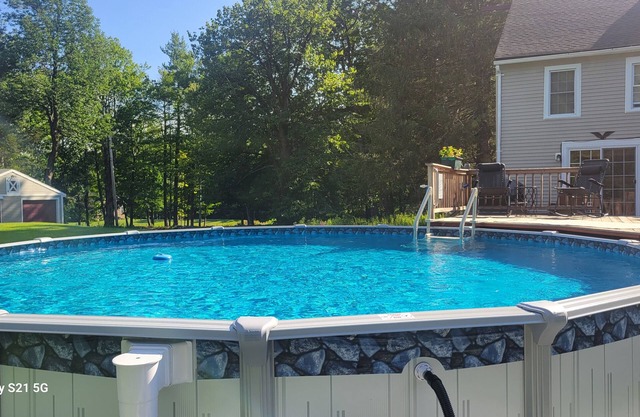 Beautifully Restored Federal Colonial. New pool,Large Deck, New Hot tub, privacy