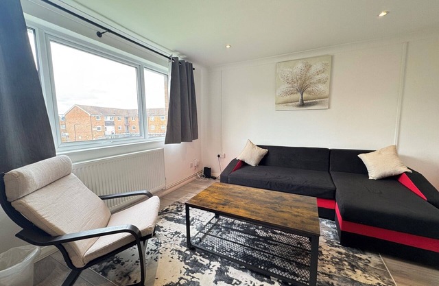 Beautifully Styled 2BR with Free Parking Northolt