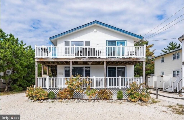 Beautifully Updated Oceanside Duplex - Upstairs Unit