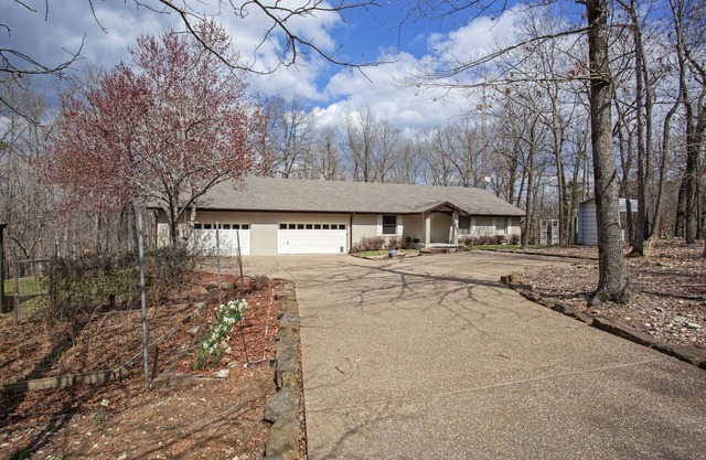 Beaver Lake + Mountain Biking in Northwest Arkansas OZ TRAILS/HOBBS STATE PARK