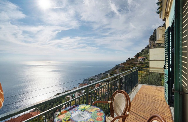 Bed and Breakfast 'Camera Ravello Con Vista Mare' with Sea View, Wi-Fi and Air Conditioning