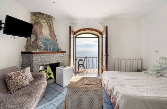 Bed and Breakfast 'Camera Fiordo Con Vista Mare' with Sea View, Wi-Fi and Air Conditioning