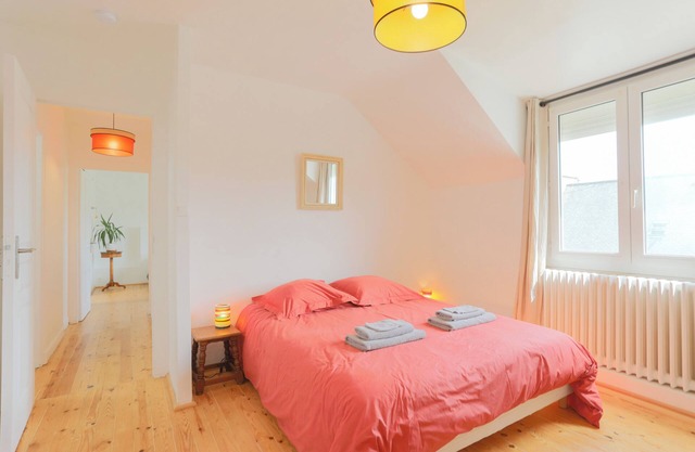 Bed and Breakfast 'Chambre 1' with Shared Garden and Wi-Fi
