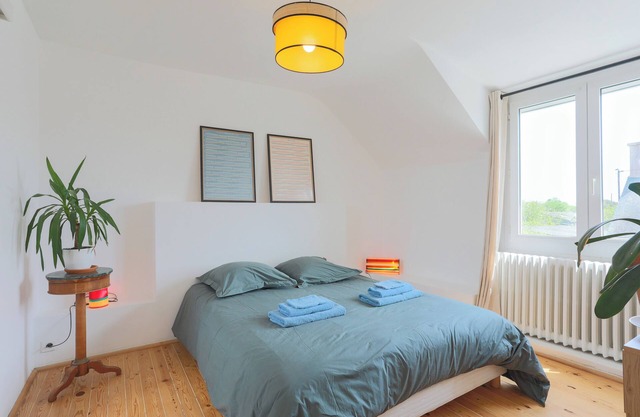 Bed and Breakfast 'Chambre 2' with Shared Garden and Wi-Fi