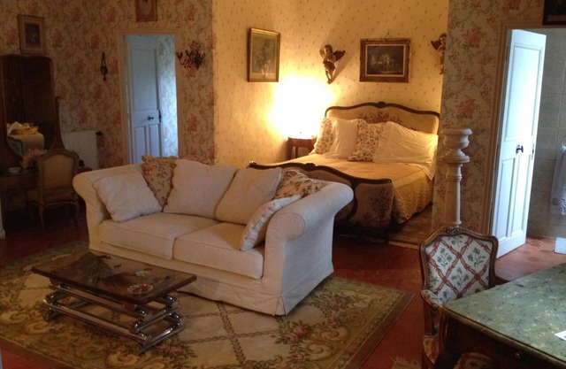 Bed and Breakfast 'Familiale' with Mountain View, Shared Pool and Wi-Fi